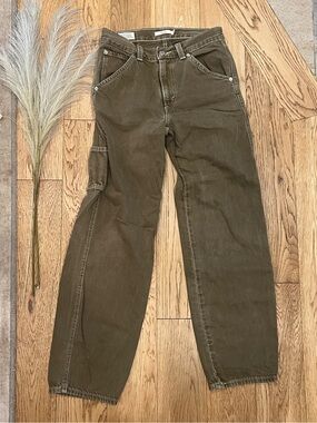 LEVI’S | Straight Leg Jeans in Olive Green